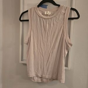 Elegant Sleeveless Ribbed Tank Top in Cream